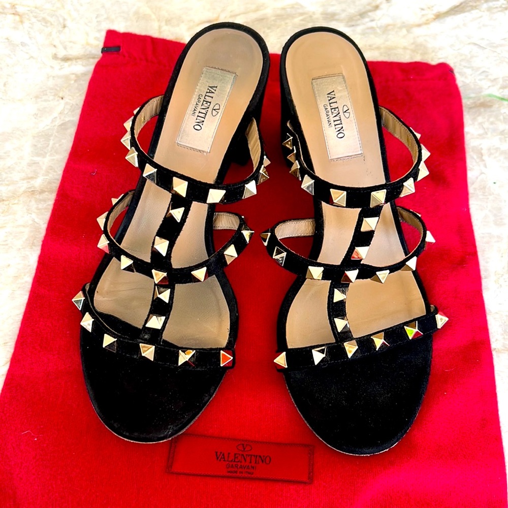 VALENTINO Rockstud Pink Suede Block Heels 38. Lightly worn.